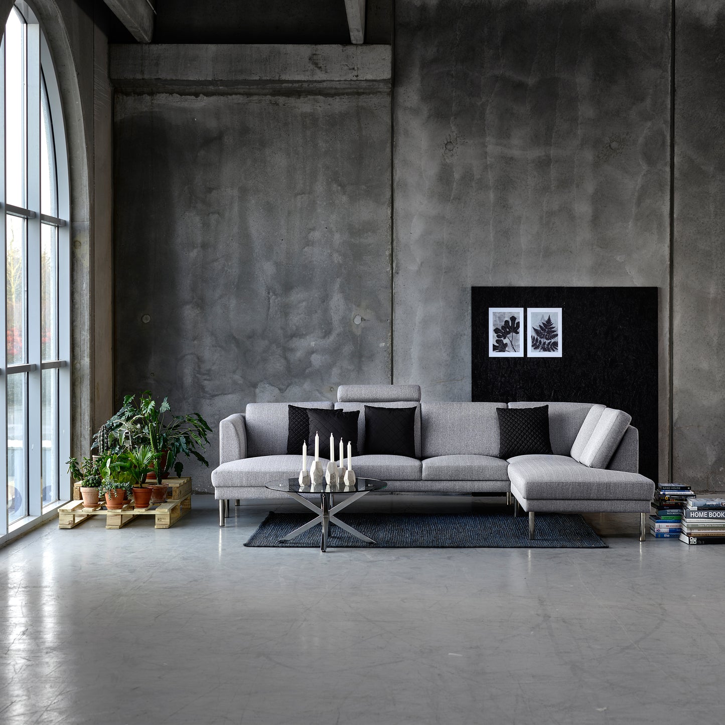 Heaven Round Coffee Table with Glass Top and Chrome Legs