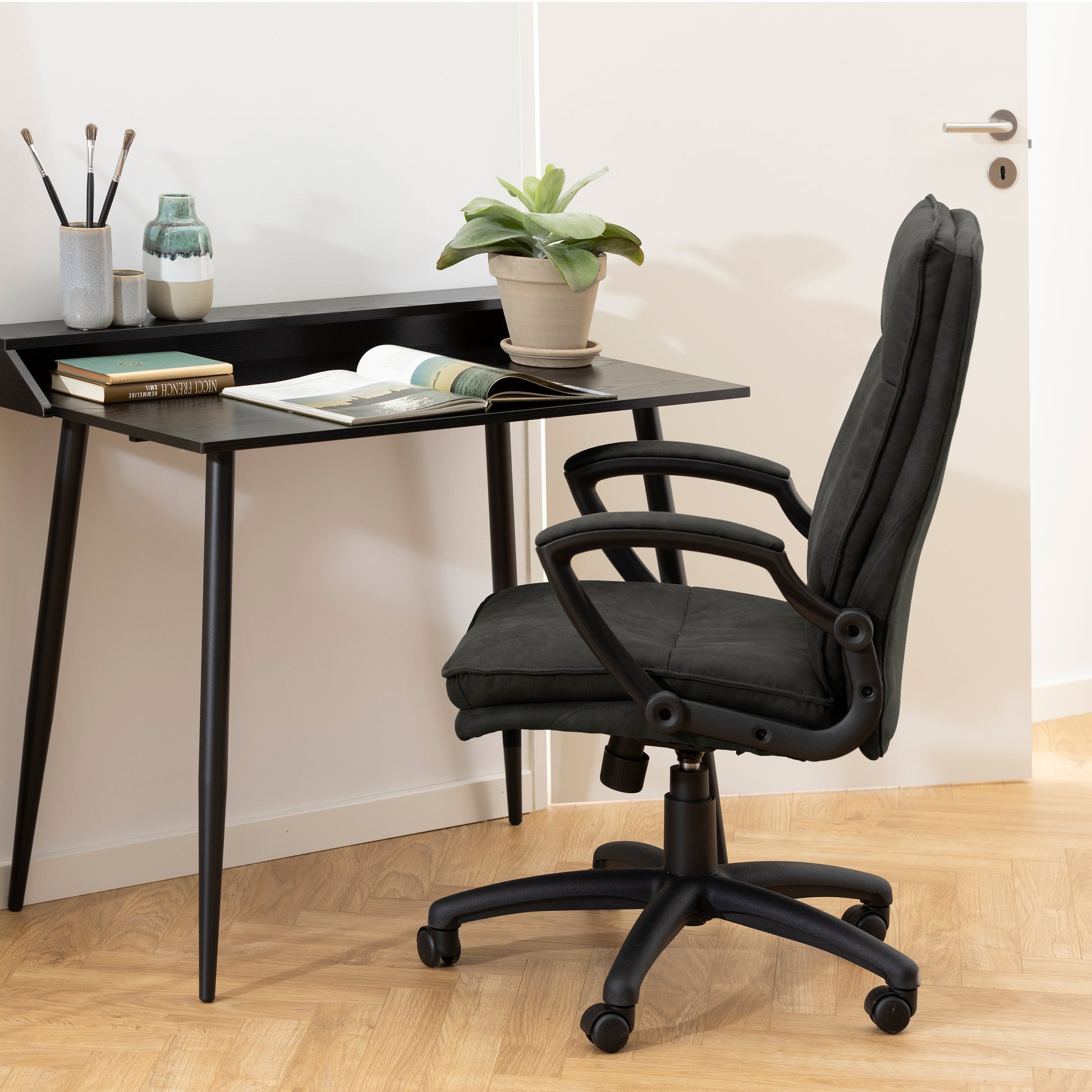 Brad Swivel Desk Chair with Armrest in Black