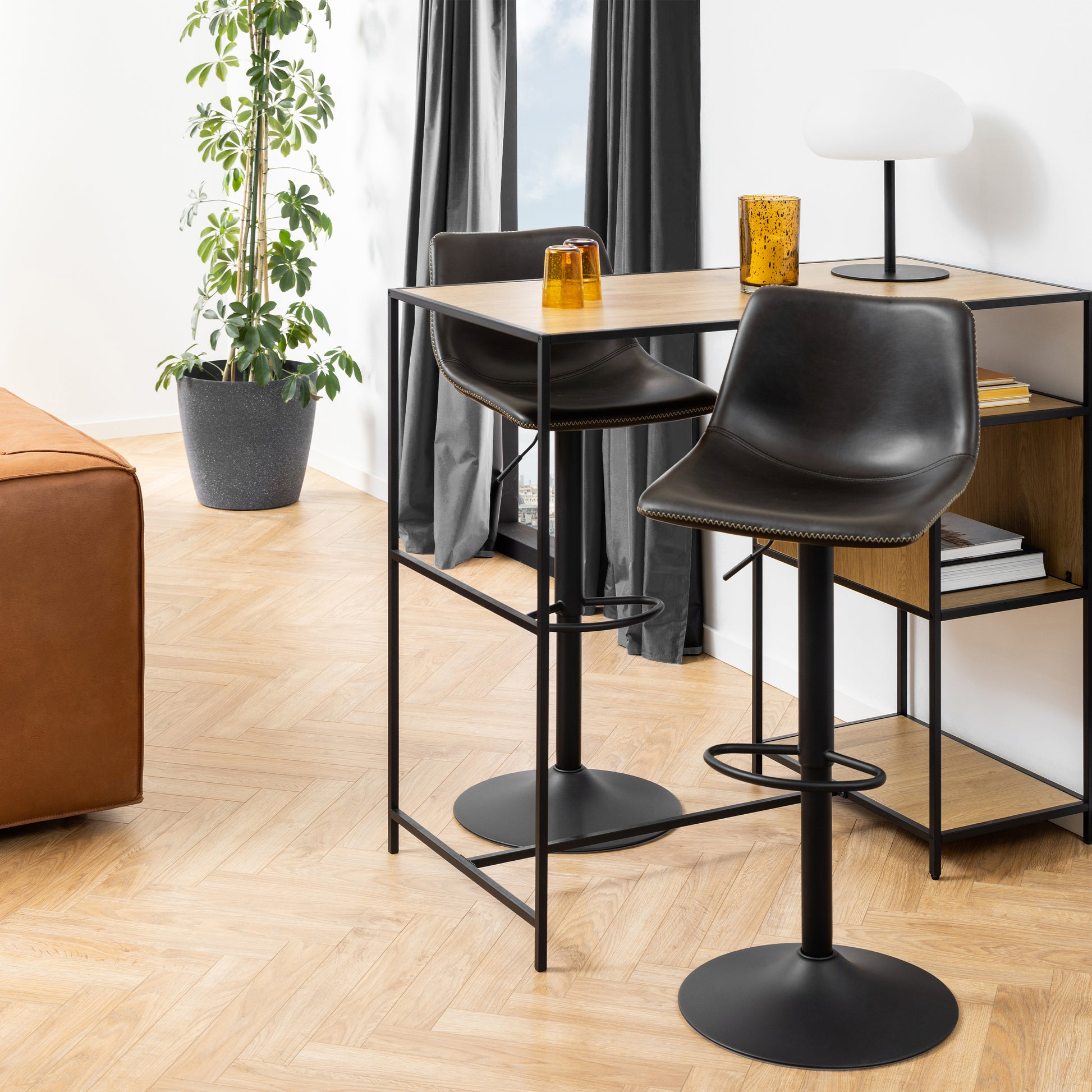 I_Oregon Bar Stool in Black, One Supplied