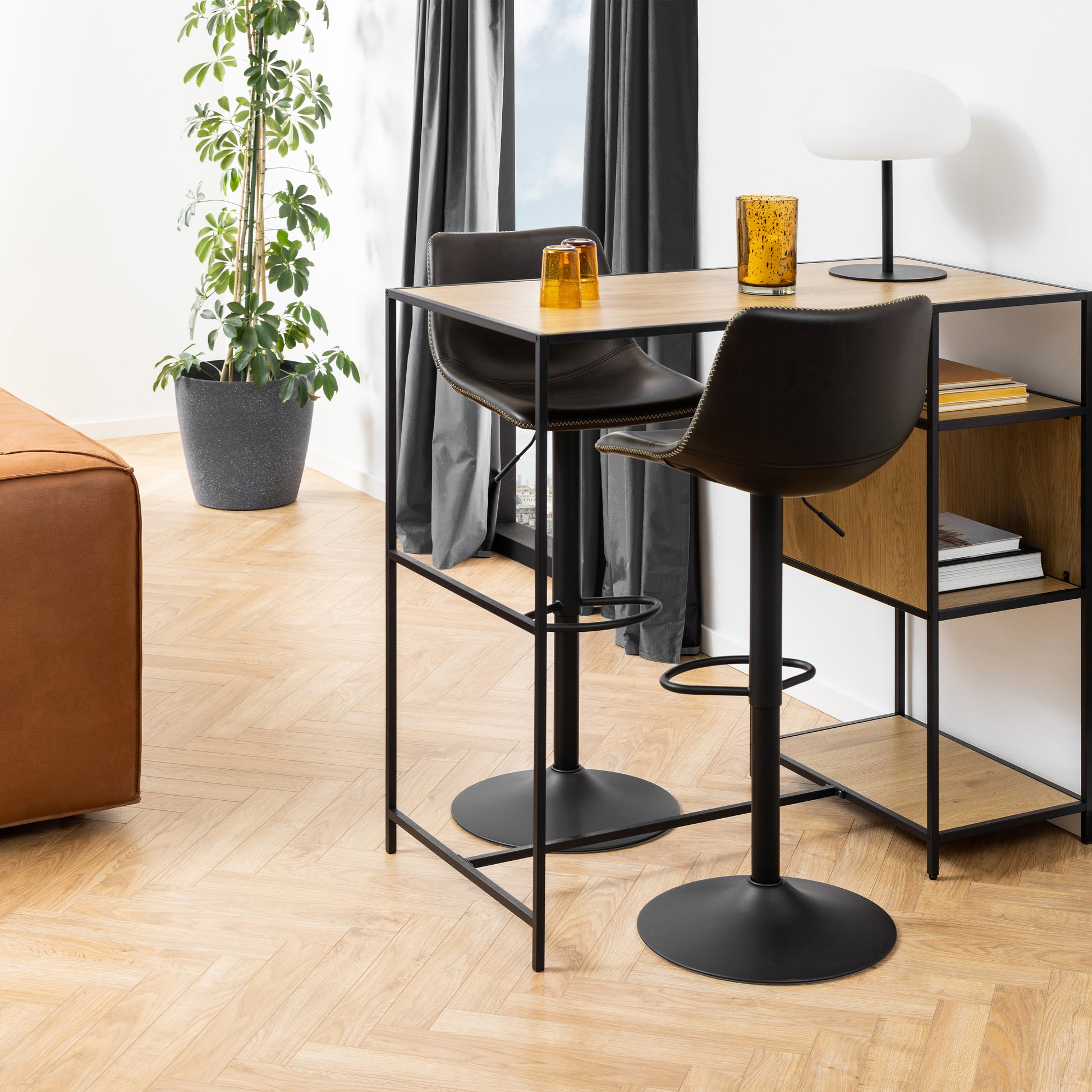 I_Oregon Bar Stool in Black, One Supplied